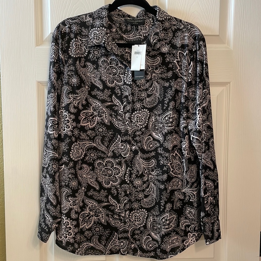 Banana Republic Black and White size L classic fit New with Tags